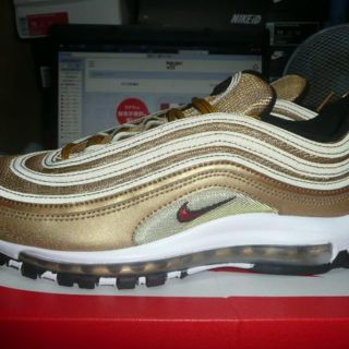 ナイキ(NIKE)の★新品即決★NIKE AIRMAX97　OG QS　28ｃｍ金色！ゴールド！(スニーカー)