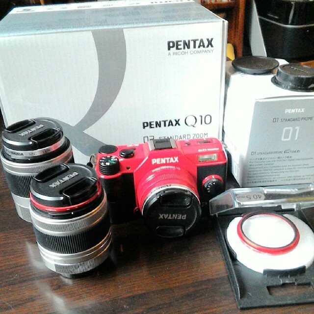 PENTAX(ペンタックス)のPENTAX Q10    ズームレンズキット＋レンズ1本　デジタルカメラ スマホ/家電/カメラのカメラ(ミラーレス一眼)の商品写真