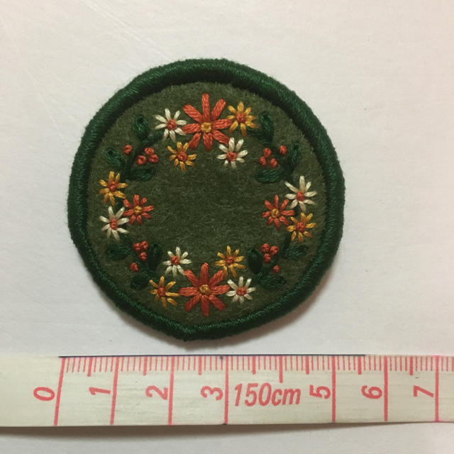 128.お花の刺繍ブローチ✴︎受注製作 ハンドメイドのアクセサリー(コサージュ/ブローチ)の商品写真