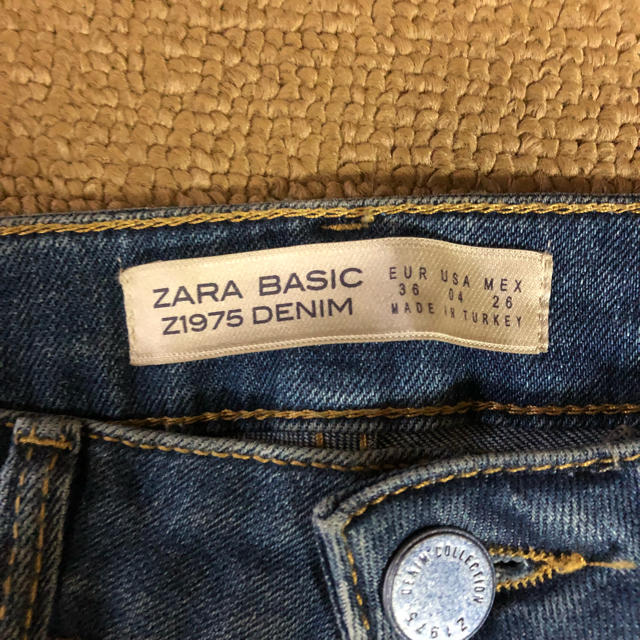 ZARA(ザラ)のzara スキニー グリーン ライン レディースのパンツ(スキニーパンツ)の商品写真