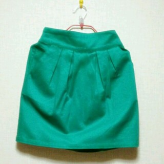 ジエンポリアム(THE EMPORIUM)のキレイなグリーンスカート♡(ひざ丈スカート)