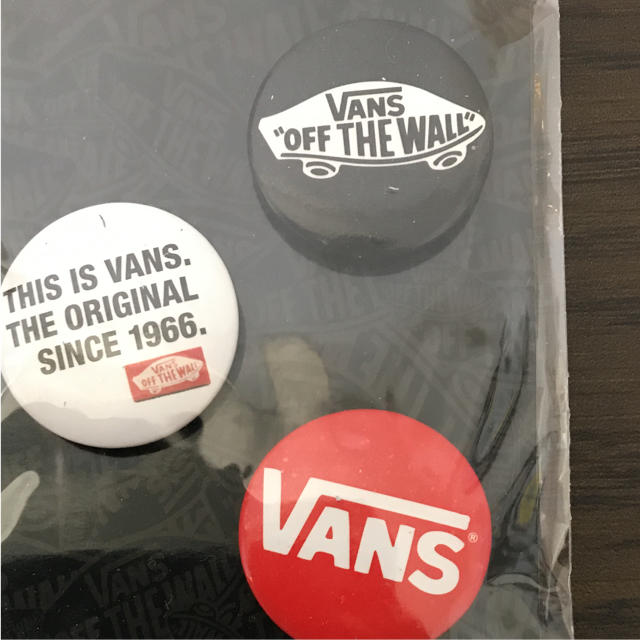 VANS(ヴァンズ)の【直径2.5cm】VANS  pinz 3個セット 正規品 ラスト一個 メンズのアクセサリー(その他)の商品写真