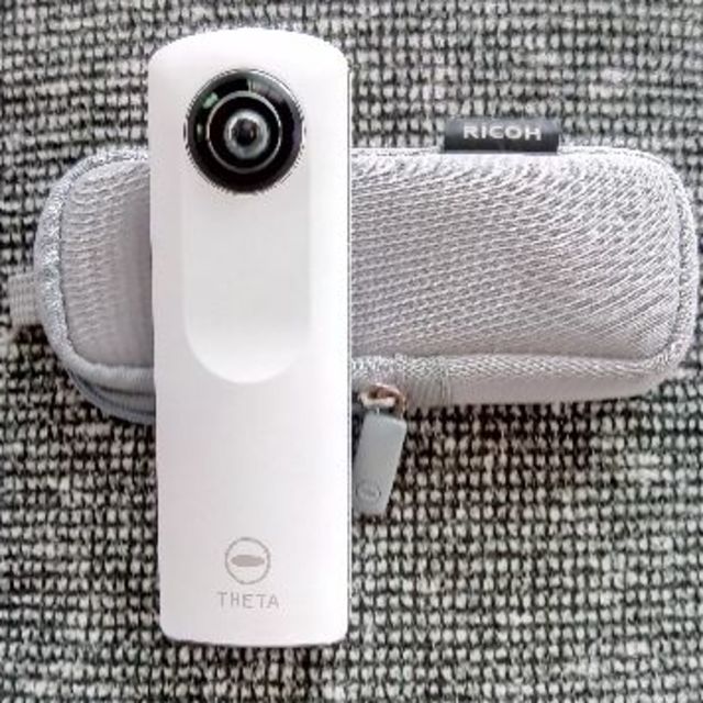 RICOH(リコー)のリコー シータ RICOH THETA m15 ホワイト ☆送料無料 スマホ/家電/カメラのカメラ(その他)の商品写真