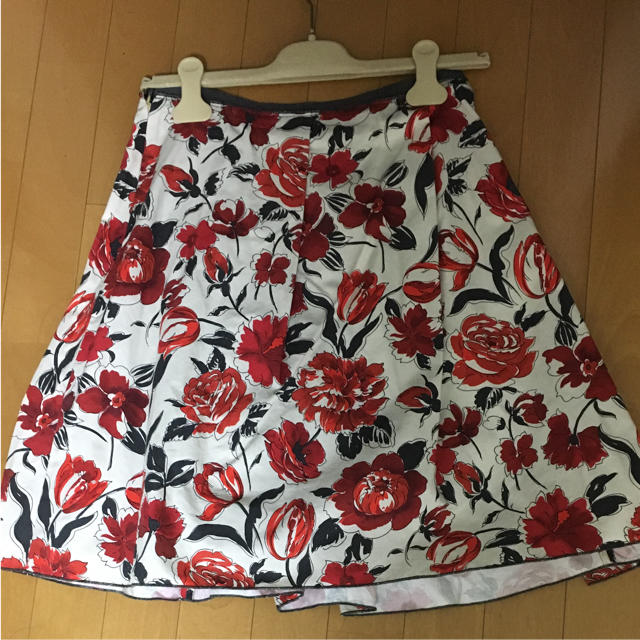 Jil Sander(ジルサンダー)の値下げ  フラワープリントスカート レディースのスカート(ひざ丈スカート)の商品写真