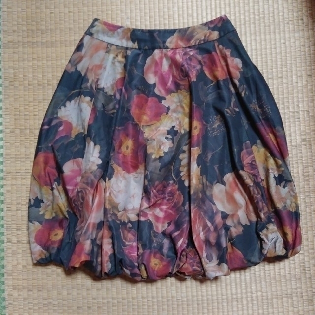 TO BE CHIC(トゥービーシック)のTO  BE  CHIC   トゥービーシック　バルーンスカート レディースのスカート(ひざ丈スカート)の商品写真
