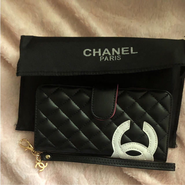 CHANEL(シャネル)のシャネル アイフォン8プラスケース スマホ/家電/カメラのスマホアクセサリー(iPhoneケース)の商品写真