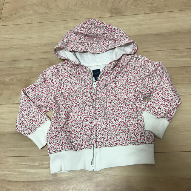 babyGAP(ベビーギャップ)の小花柄パーカー♡ キッズ/ベビー/マタニティのキッズ服女の子用(90cm~)(カーディガン)の商品写真