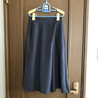 ジーユー(GU)の美品 巻きスカート風 ワイドパンツ Sサイズ 濃いグレー(キュロット)