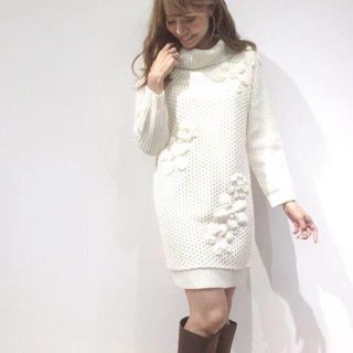 ウィルセレクション(WILLSELECTION)の秋冬☆ウィルセレクション☆フラワーモチーフが可愛いニットワンピース★白(ひざ丈ワンピース)