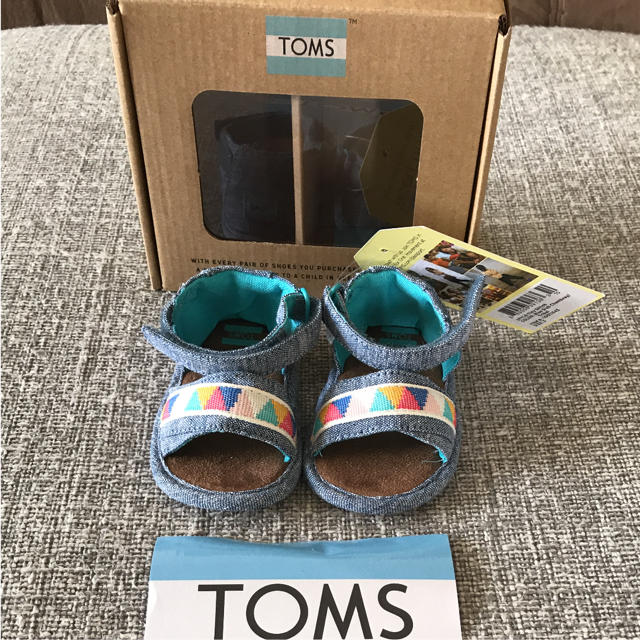 TOMS(トムズ)のTOMS サンダル キッズ/ベビー/マタニティのキッズ靴/シューズ(15cm~)(サンダル)の商品写真