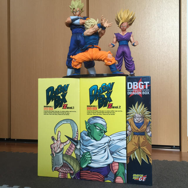 ドラゴンボールZとGTのDVDボックスとフィギュアのセット 2