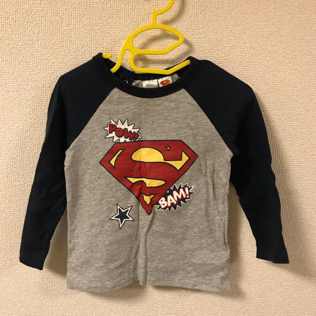 H&M(エイチアンドエム)のスーパーマン ロンT キッズ/ベビー/マタニティのベビー服(~85cm)(シャツ/カットソー)の商品写真