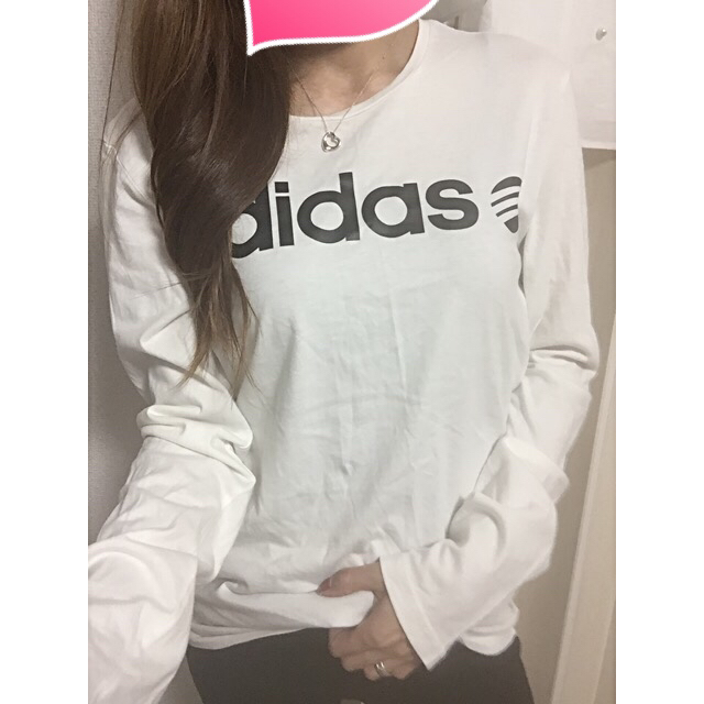 adidas(アディダス)のアディダス♡メンズ♡ゆったり♡長袖♡シンプルロゴT♡ レディースのトップス(Tシャツ(長袖/七分))の商品写真