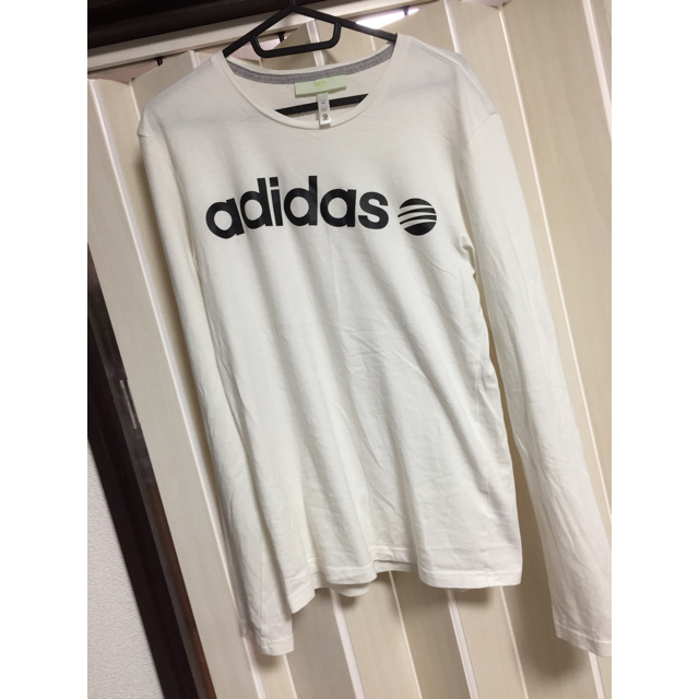 adidas(アディダス)のアディダス♡メンズ♡ゆったり♡長袖♡シンプルロゴT♡ レディースのトップス(Tシャツ(長袖/七分))の商品写真