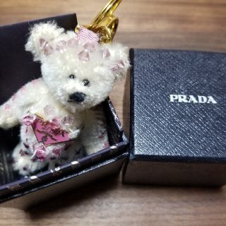 プラダ(PRADA)のプラダ　くまのキーホルダー(キーホルダー)