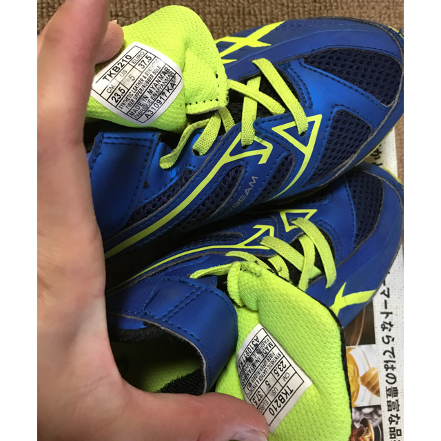 asics(アシックス)の専用です★asics スニーカー 23.5センチ キッズ/ベビー/マタニティのキッズ靴/シューズ(15cm~)(スニーカー)の商品写真