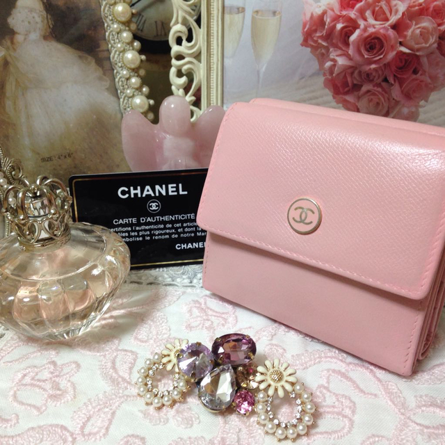 CHANEL(シャネル)のシャネルボタン折財布  正規品 レディースのファッション小物(財布)の商品写真