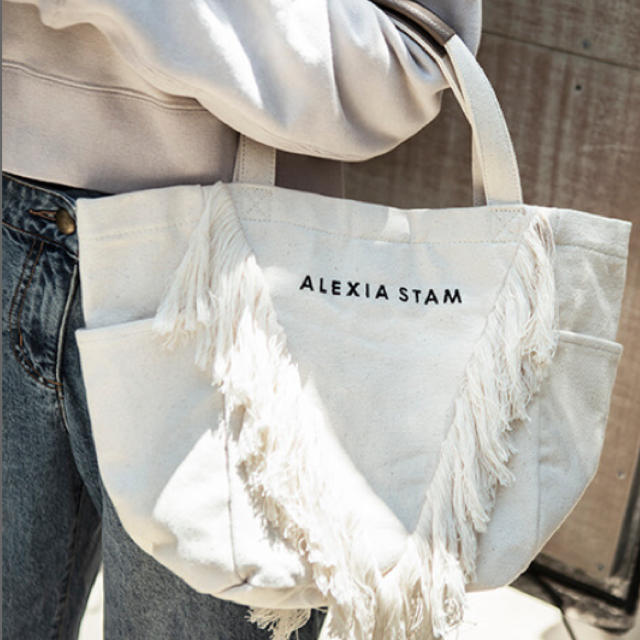 ALEXIA STAM(アリシアスタン)のALEXIASTAM フリンジトート V Fringe Tote Bag  レディースのバッグ(トートバッグ)の商品写真