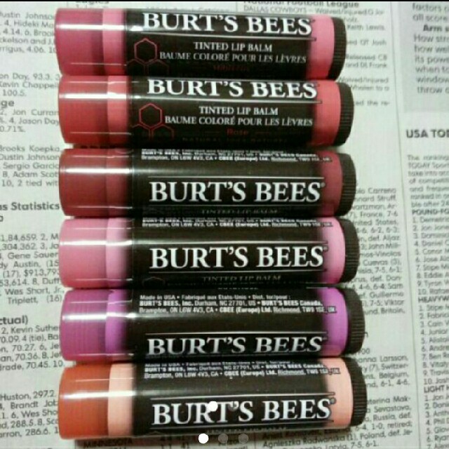 BURT'S BEES(バーツビーズ)のnico様専用バーツビーズティンテッド☆100%ナチュラル　♥ジニア コスメ/美容のスキンケア/基礎化粧品(リップケア/リップクリーム)の商品写真