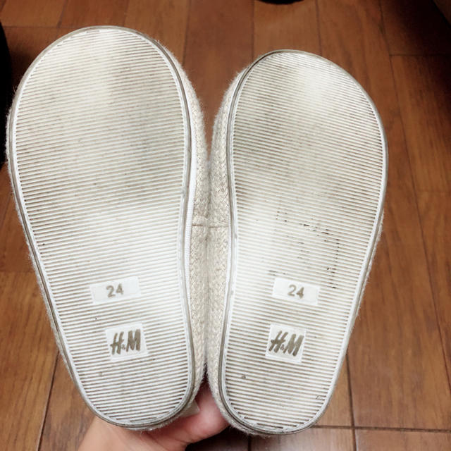 H&M(エイチアンドエム)のH&m 靴 キッズ/ベビー/マタニティのキッズ靴/シューズ(15cm~)(スニーカー)の商品写真