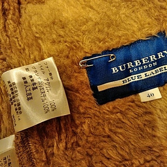 BURBERRY BLUE LABEL(バーバリーブルーレーベル)のバーバリーブルーレーベルショートコート レディースのジャケット/アウター(ムートンコート)の商品写真