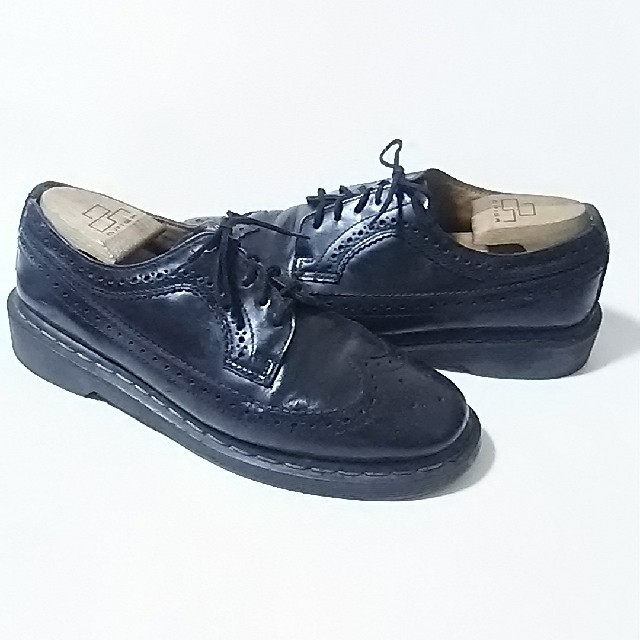 Dr.Martens(ドクターマーチン)の絶対王道モデル!ドクターマーチン高級大人のウィングチップシューズ短靴黒ビンテージ メンズの靴/シューズ(ドレス/ビジネス)の商品写真