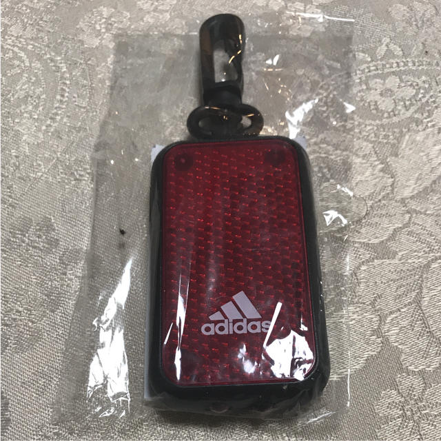 adidas(アディダス)のアディダス 反射板 LEDライト エンタメ/ホビーのアニメグッズ(キーホルダー)の商品写真