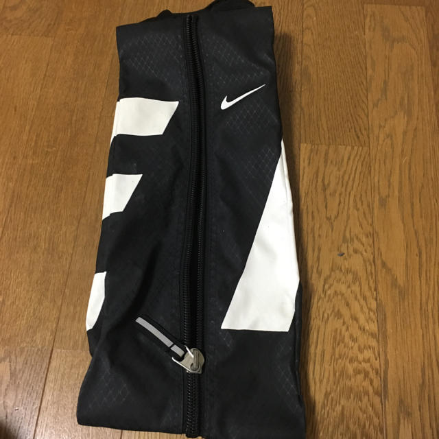 NIKE(ナイキ)のNIKEシューズケース スポーツ/アウトドアのサッカー/フットサル(シューズ)の商品写真