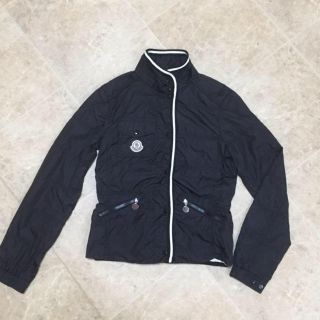 MONCLER(無地 ・ ナイロンジャケット)のフリマアイテム一覧 MONCLER(無地 ・ ナイロンジャケット)のフリマアイテム一覧