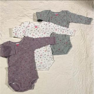 プチバトー(PETIT BATEAU)のプチバトーのロンパース3枚セット小花柄ボディリバティ柄♡出産準備肌着新生児ベビー(肌着/下着)