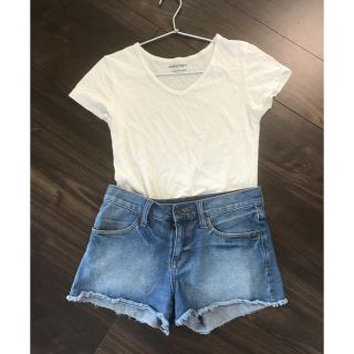 マウジー(moussy)のmoussy  ホワイトＶネックＴシャツ(Tシャツ(半袖/袖なし))