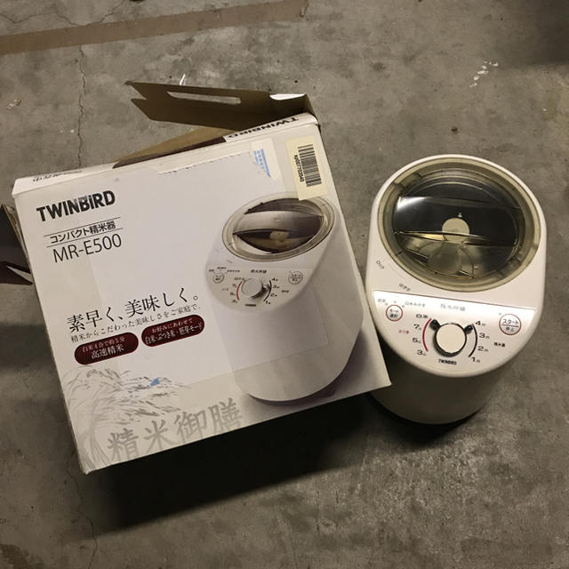 TWINBIRD(ツインバード)のTWINBIRD コンパクト精米機 MR-E500 スマホ/家電/カメラの調理家電(精米機)の商品写真