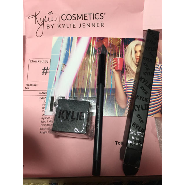 Kylie Cosmetics(カイリーコスメティックス)のじぇるたん様専用です！ありがとうございました^ ^カイリーコスメティックス コスメ/美容のベースメイク/化粧品(アイライナー)の商品写真