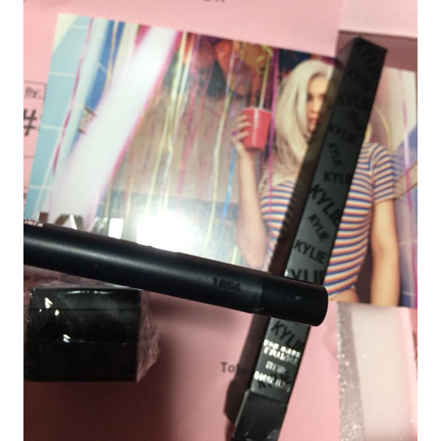 Kylie Cosmetics(カイリーコスメティックス)のじぇるたん様専用です！ありがとうございました^ ^カイリーコスメティックス コスメ/美容のベースメイク/化粧品(アイライナー)の商品写真