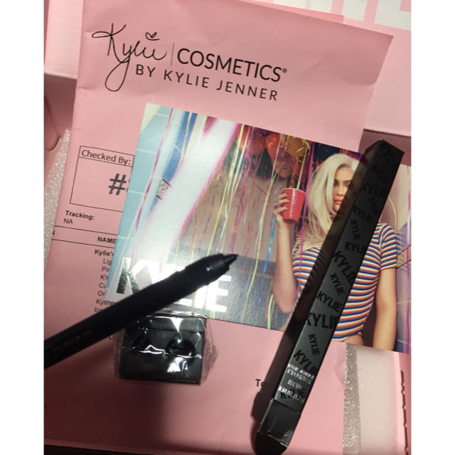 Kylie Cosmetics(カイリーコスメティックス)のじぇるたん様専用です！ありがとうございました^ ^カイリーコスメティックス コスメ/美容のベースメイク/化粧品(アイライナー)の商品写真