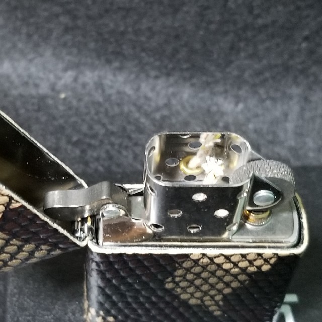 ZIPPO(ジッポー)のzippo オオトカゲ革巻（カモフラージュ）本とかげ メンズのファッション小物(タバコグッズ)の商品写真