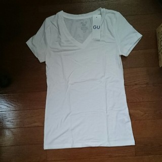 ジーユー(GU)のGU スリムフィットVネックTシャツ半袖新品タグ付です(Tシャツ(半袖/袖なし))
