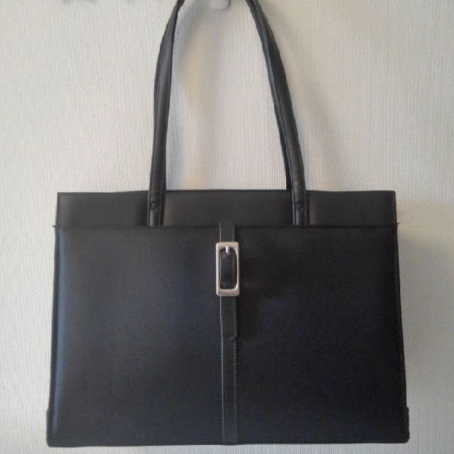 青山(アオヤマ)のリクルートバッグ 黒 レディースのバッグ(ハンドバッグ)の商品写真