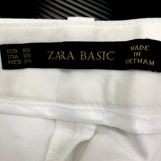 ZARA(ザラ)のザラ ショートパンツ ホワイト レディースのパンツ(ショートパンツ)の商品写真