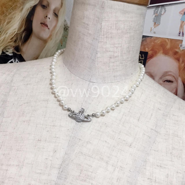 Vivienne Westwood(ヴィヴィアンウエストウッド)のミニバスレリーフオーブパールネックレス パールチョーカー レディースのアクセサリー(ネックレス)の商品写真