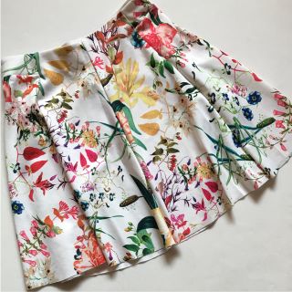 ベルシュカ(Bershka)の【新品】ベルシュカ♡花柄♡スカート(ミニスカート)