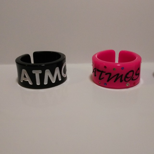 atmos(アトモス)のアトモス アクリルリング atmos 黒×2 ピンク×1 メンズのアクセサリー(リング(指輪))の商品写真