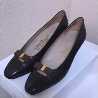 サルヴァトーレフェラガモ(Salvatore Ferragamo)のフェラガモ ヴァラ パンプス(ハイヒール/パンプス)