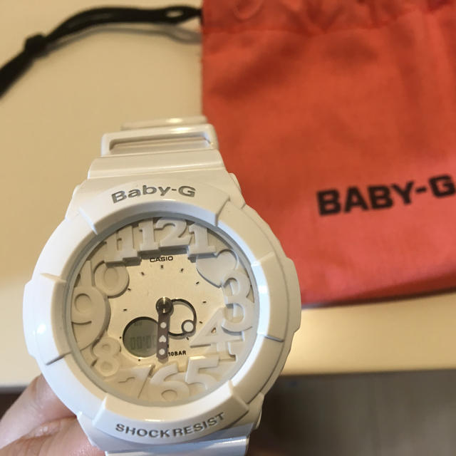 Baby-G(ベビージー)のbaby-g 白 shock resist レディースのファッション小物(腕時計)の商品写真