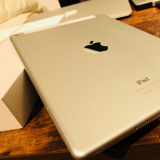 アイパッド(iPad)の【美品】iPad Air2 16GB silver【wifi+cellular】(タブレット)