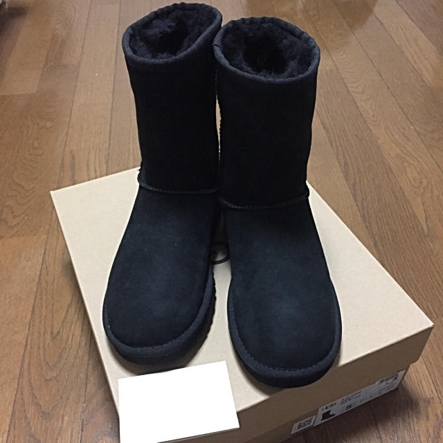 UGG(アグ)のUGG CLASSIC SHORT ムートンブーツ レディースの靴/シューズ(ブーツ)の商品写真