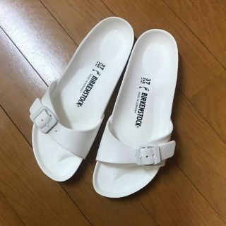 ビルケンシュトック(BIRKENSTOCK)のビリケンシュトック 白 37 24.0(サンダル)