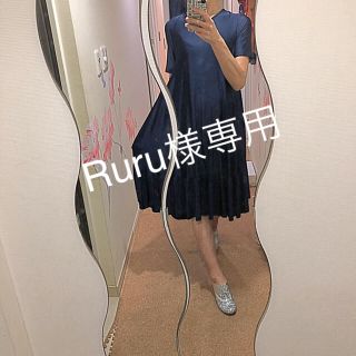 ザラ(ZARA)のZARA美しい光沢感 ストンとシンプルワンピース パーティーにも(ひざ丈ワンピース)