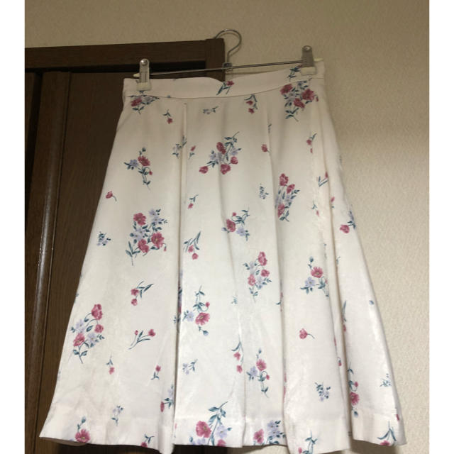 PATTERN fiona(パターンフィオナ)の【中古】花柄フレアスカート レディースのスカート(ひざ丈スカート)の商品写真