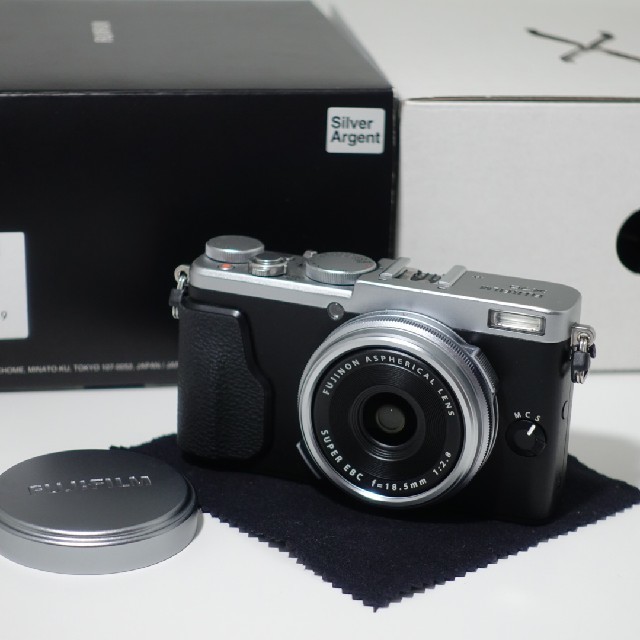 特価 X70 FUJIFILM - 富士フイルム 広角レンズ搭載（28mm 美品 f2.8